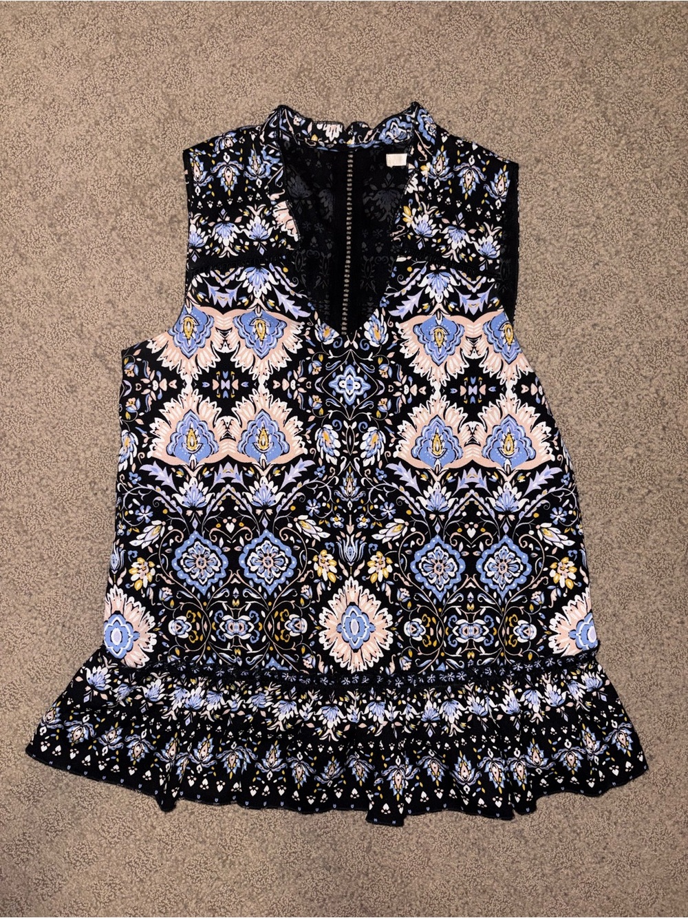 C&E Brand Black Sleeveless V-Neck with Blue, Light Pink, WhiteFloral Print Women